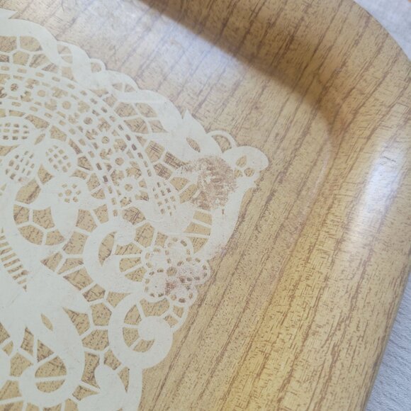 Set Of 2 Vintage Mid-Century Decorative Trays With Floral Lace Design - Picture 4 of 8